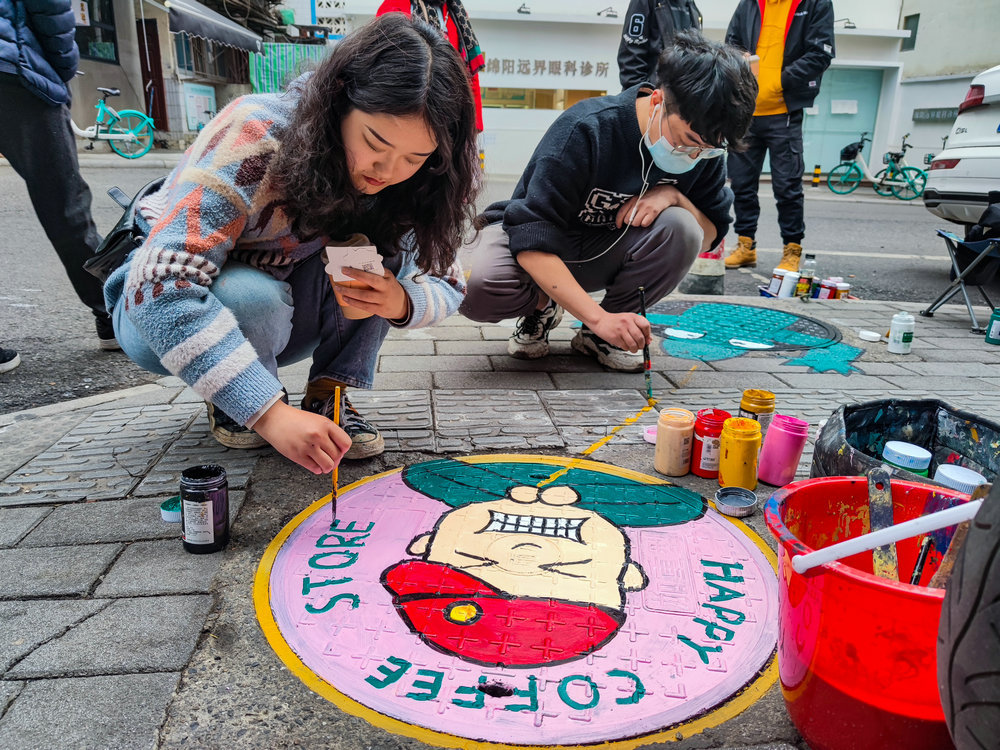 綿陽井蓋變景蓋創意彩繪扮靚老街區