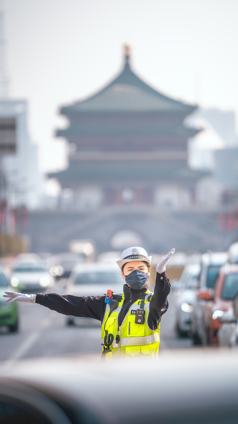 西安交警西华门女子示范岗_媒体_澎湃新闻-the paper