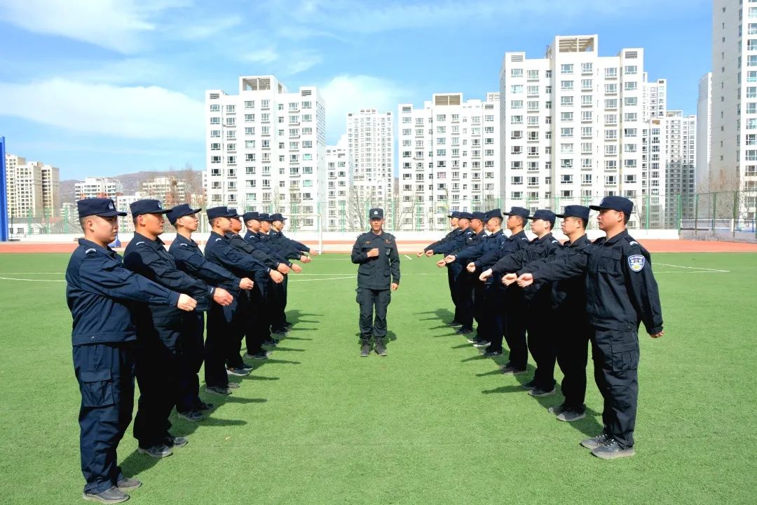 西宁特警开展新警集训