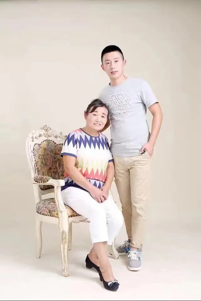 牵挂我们的每一次出行为我们筹备三餐四季是永不知疲倦的母亲她们她们