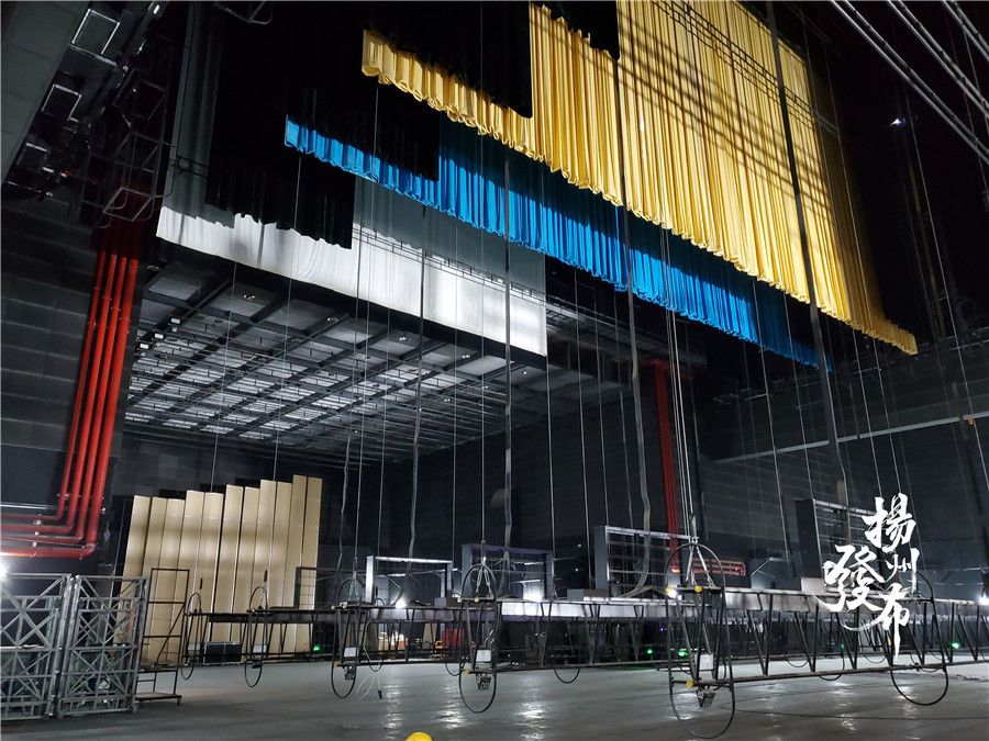 单位浙江大丰项目负责人伍小飞告诉记者,综合剧场拥有6台主舞台升降台