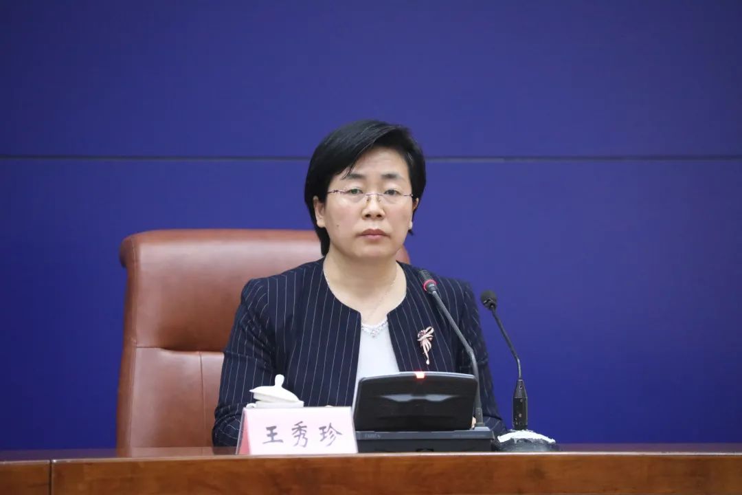 林业绿化局绿化监督处处长王秀珍就开展国土绿化的有关情况进行了介绍