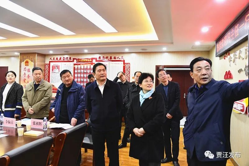 杨明表示贾汪区将提高政治站位,充分调动人大代表的积极性,认真履行