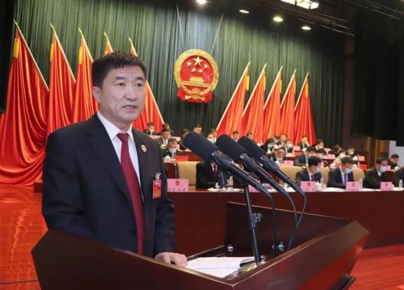 旗人民检察院检察长恩克吉日格勒向大会作准格尔旗人民检察院工作报告