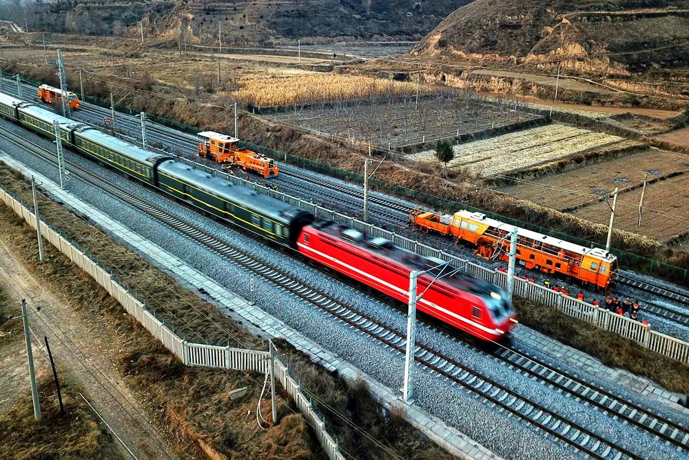 陇海铁路天(水)兰(州)段集中修施工拉开序幕