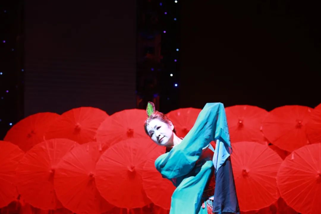 百年芳华她表情活动入选结果公布啦看看你的照片上墙了没