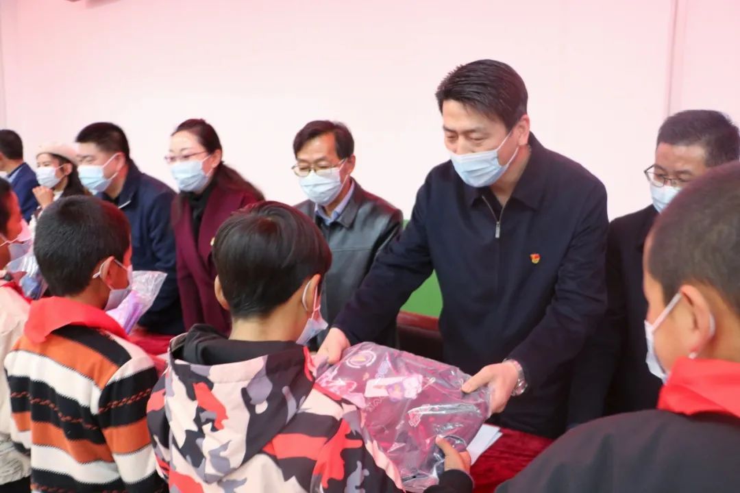 学党史固初心办实事践承诺海西州群团组织及团德令哈