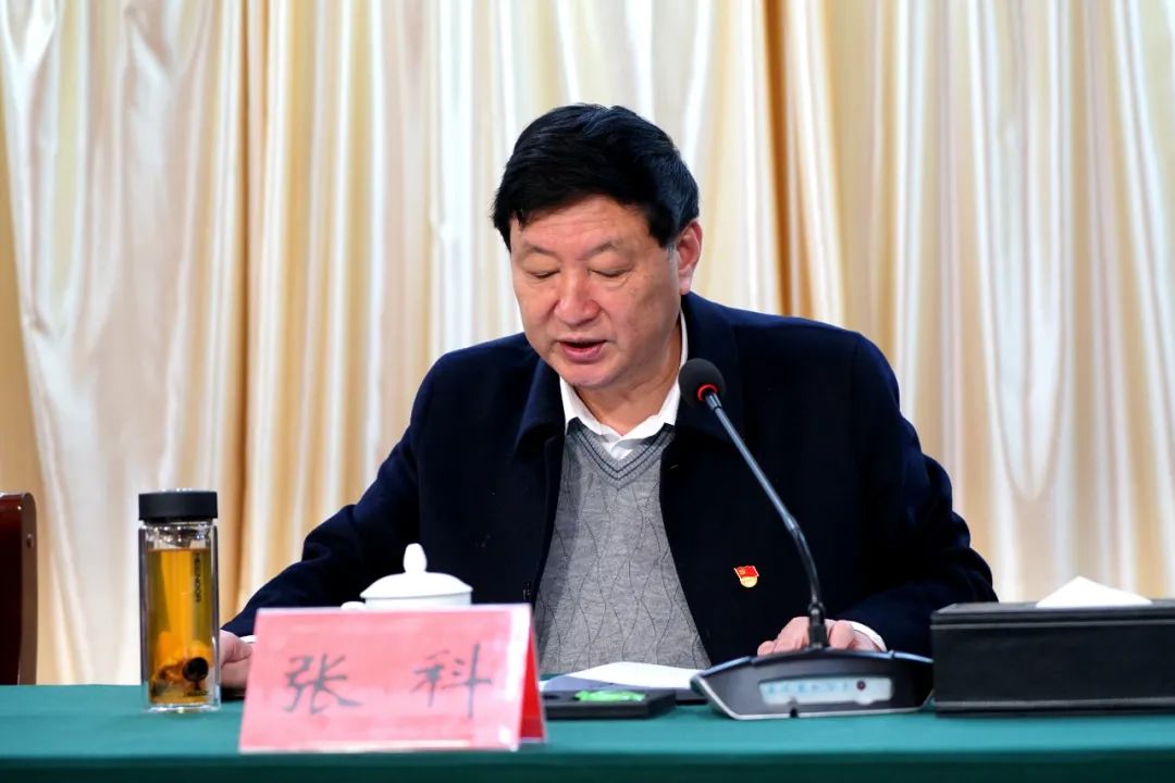 县委书记,县政法队伍教育整顿领导小组组长李显庆作动员讲话,省驻点