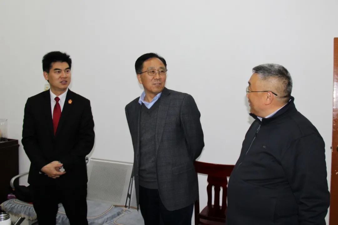 省人大常委会委员副秘书长民建河南省委副主委张晓林莅临息县法院考察