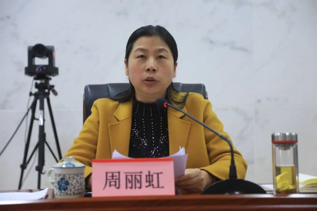 周丽虹部长对兴文法院队伍教育整顿工作的开展提出三点意见:一,提升