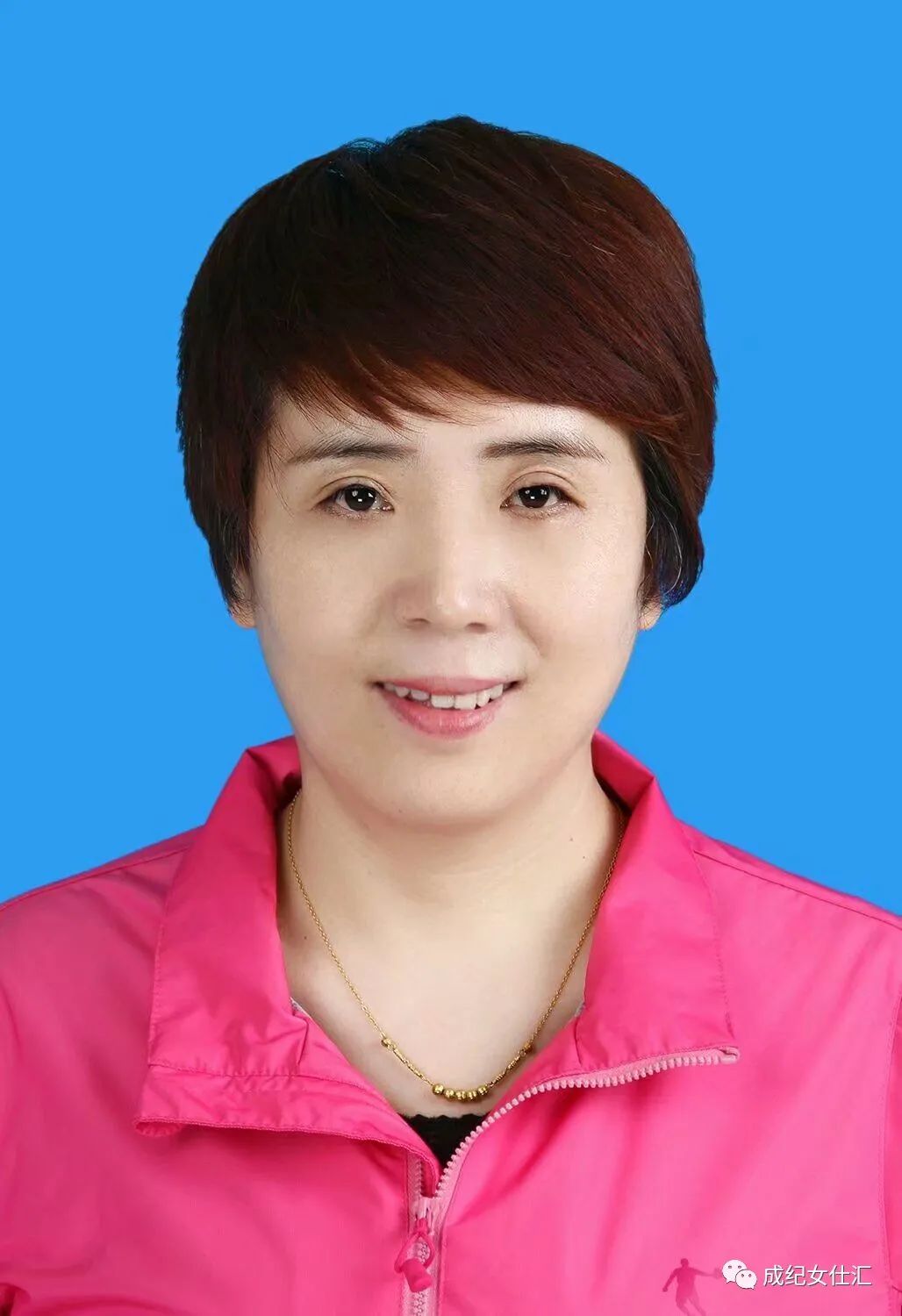 静宁县第二幼园园长王俊梅同志省级巾帼建功标兵王晓娟,穿上那厚重的