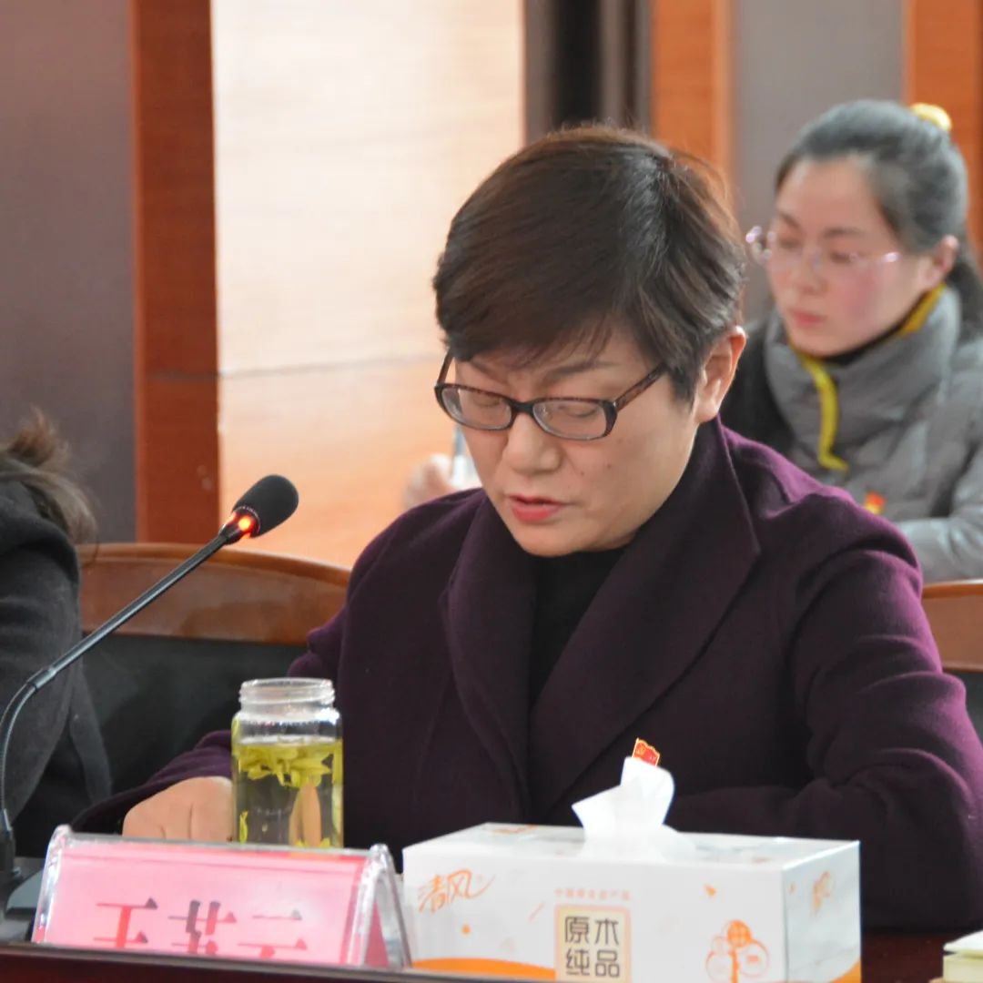 座谈中,李孝鸿向全县妇女同胞和妇女工作者致以节日的祝贺,他指出