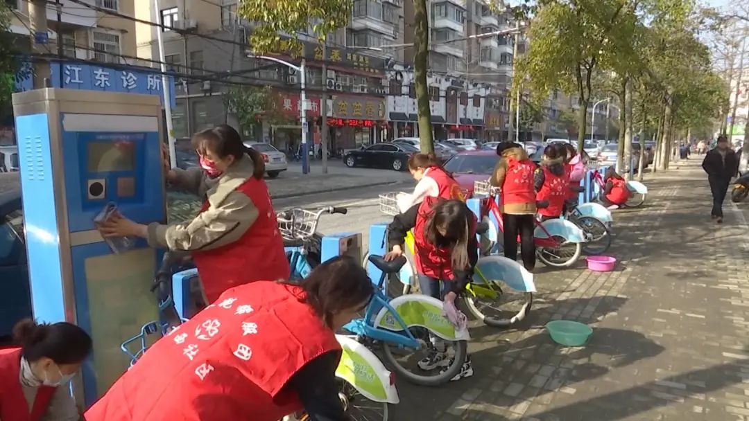 春 花 绚烂 湖西春花帮扶团为社区顶起 半边天