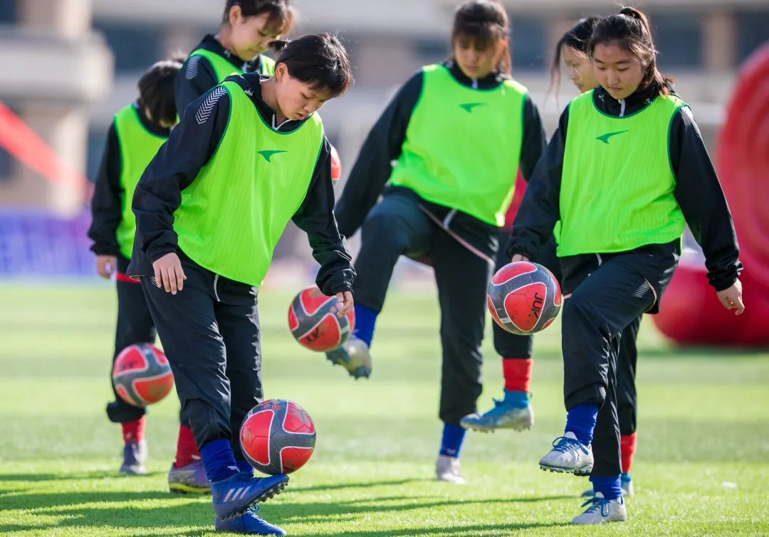 呼和浩特女孩足球节让女孩爱上足球