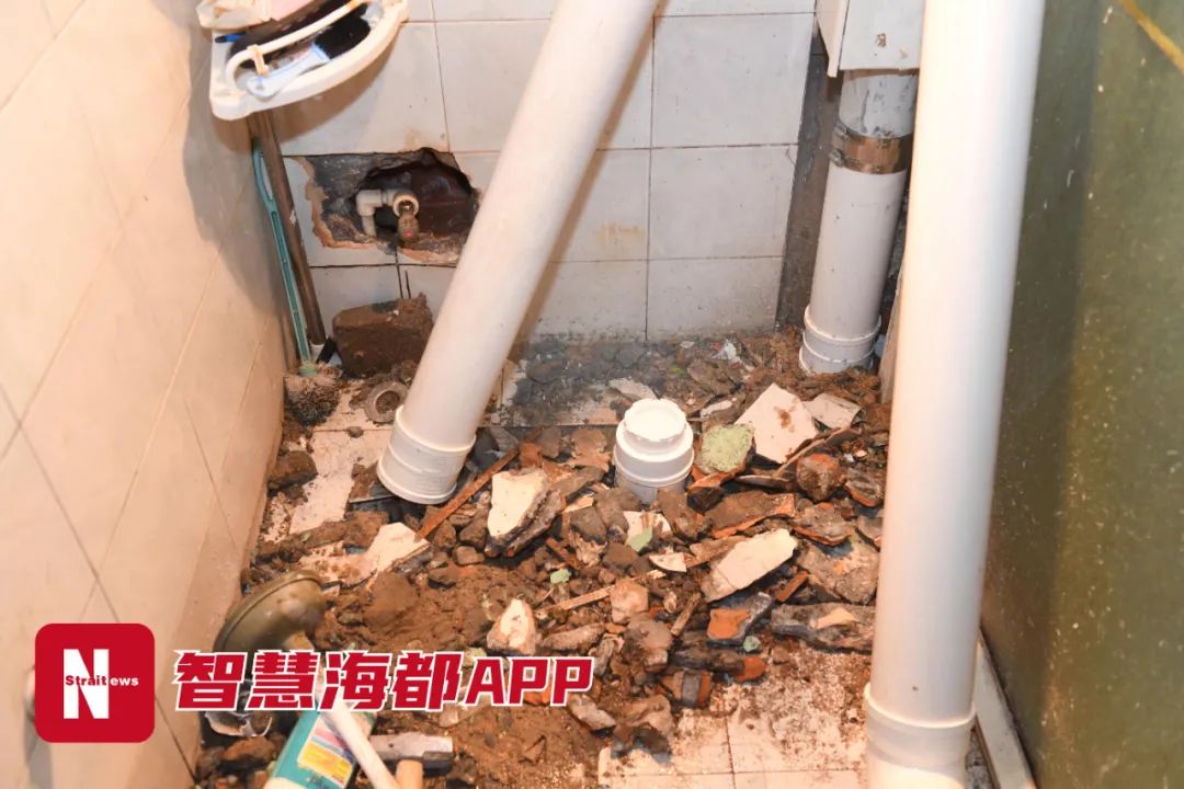 下水道堵塞致糞水倒灌福州依姆有家住不得物業卻說