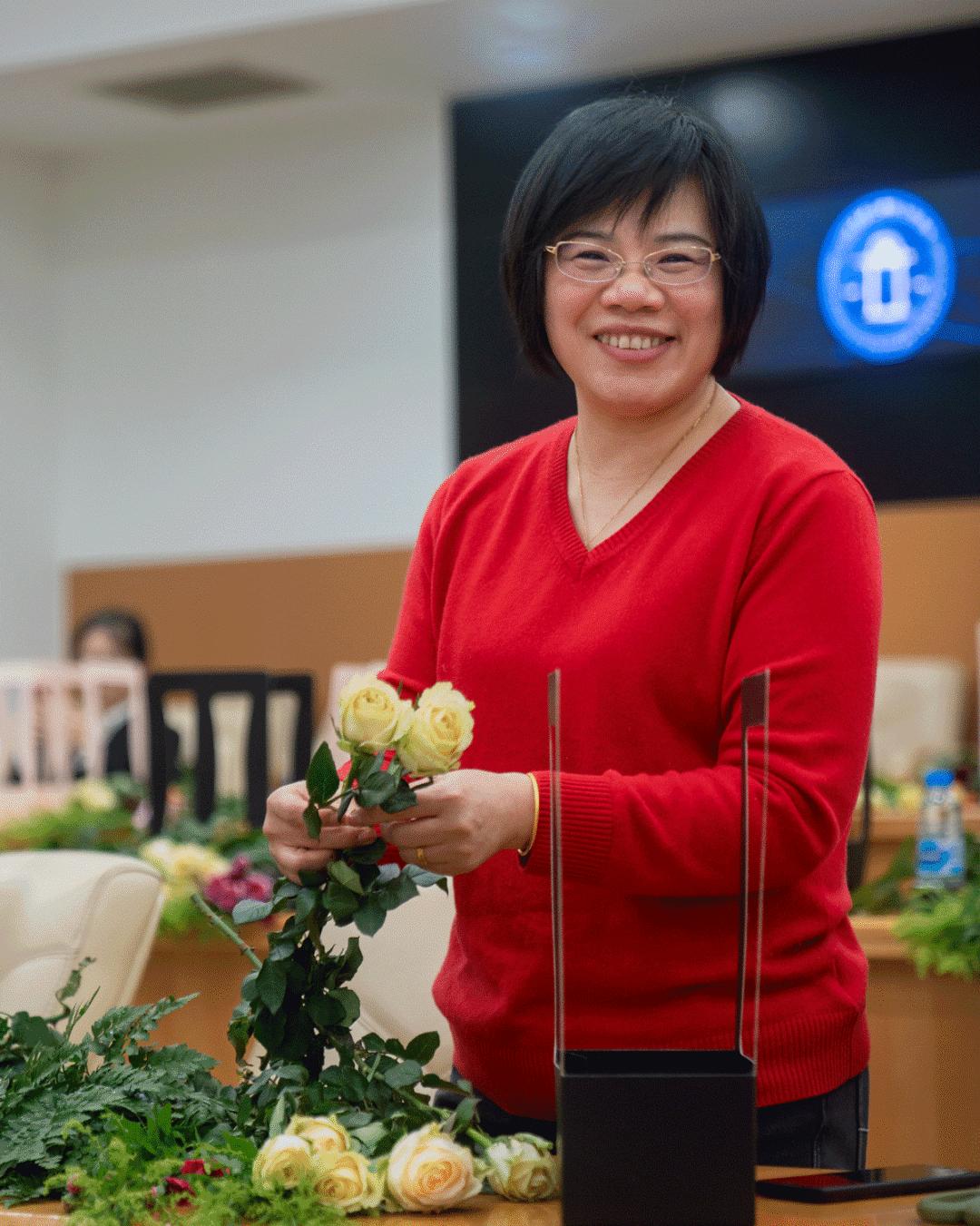 上海市三八红旗手民庭副庭长卢薇薇上海市三八红旗手立案庭副庭长