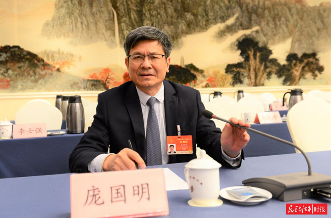 专题聚焦两会最大限度保障人民生命安全和身体健康