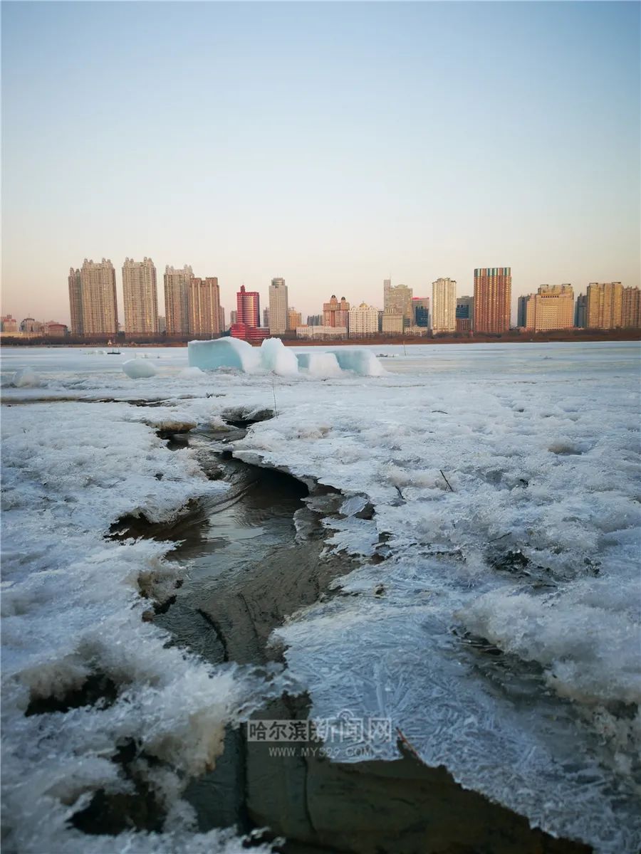 告诉你个事儿啊江边冰化了持续升温重污染天气三级黄色预警解除