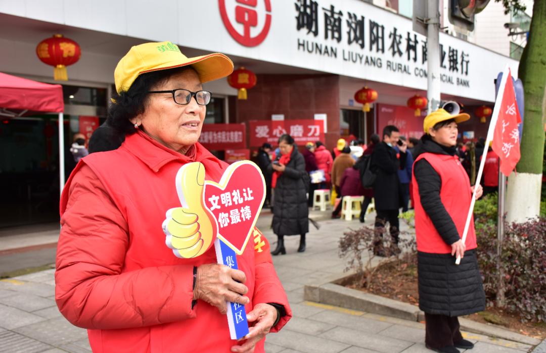 湖南日报丨记浏阳市集里桥社区黄帽子雷锋志愿者