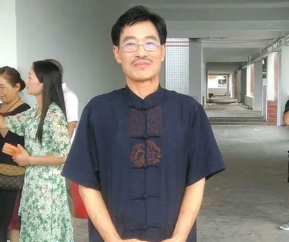 李瑞祥,字木棉,笔名老木,木棉花,商丘市人.