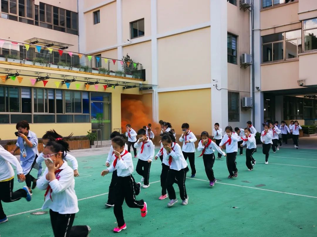 同济小学副校长王琴表示:"校园安全无小事, 接下来,同晓志愿服务队