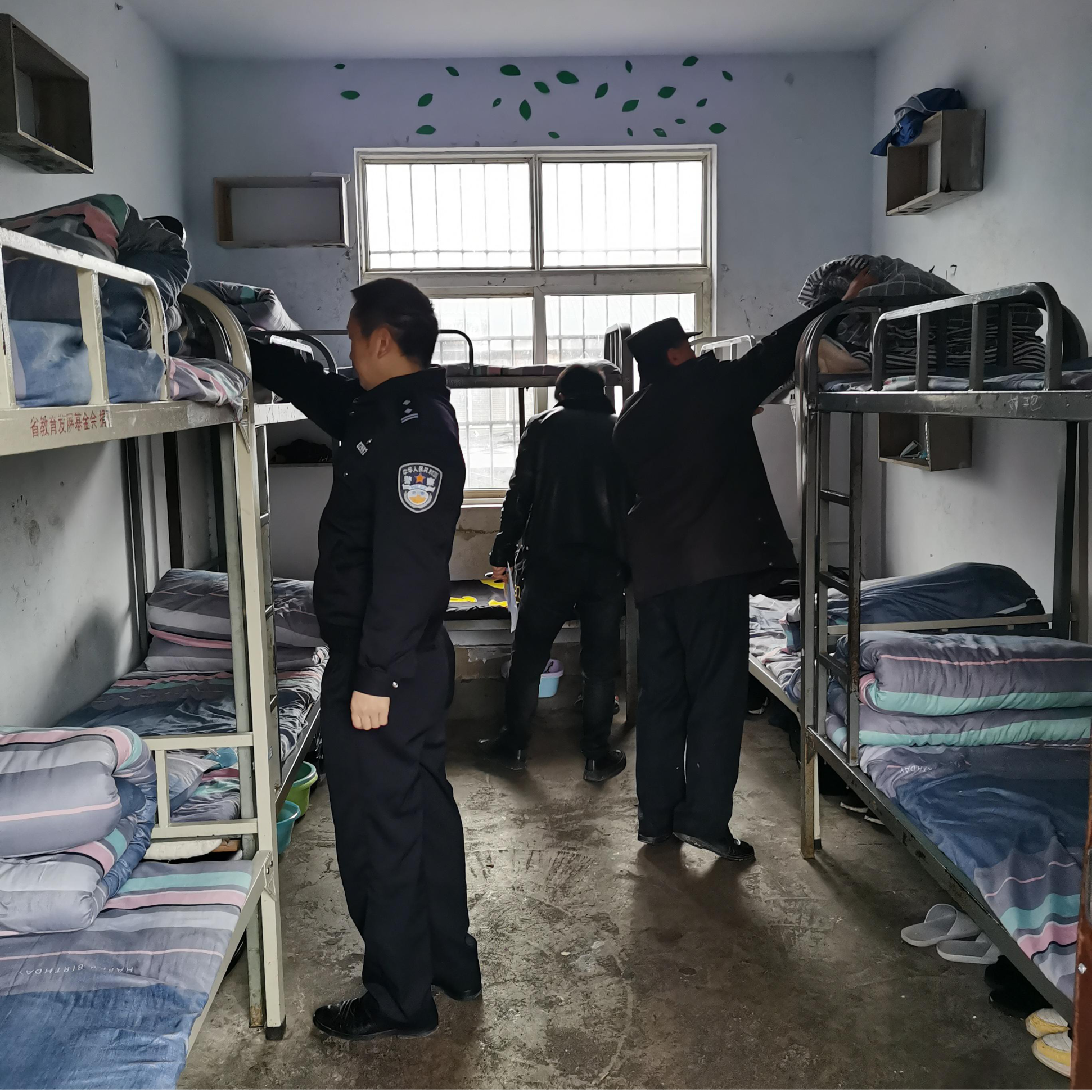 六枝特区第三中学开展校园安全综合治理专项行动