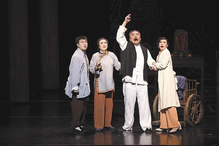 此次,文旅部委托"百年百部"工程专家委员会成员,中国艺术研究院话剧