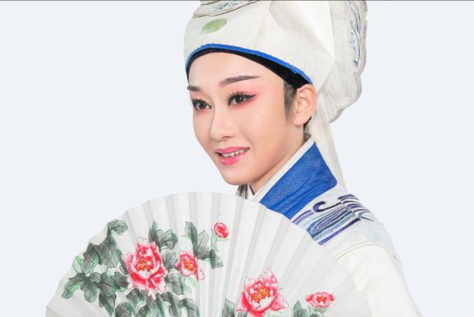 人物风采章益清一位多味花旦的变身记