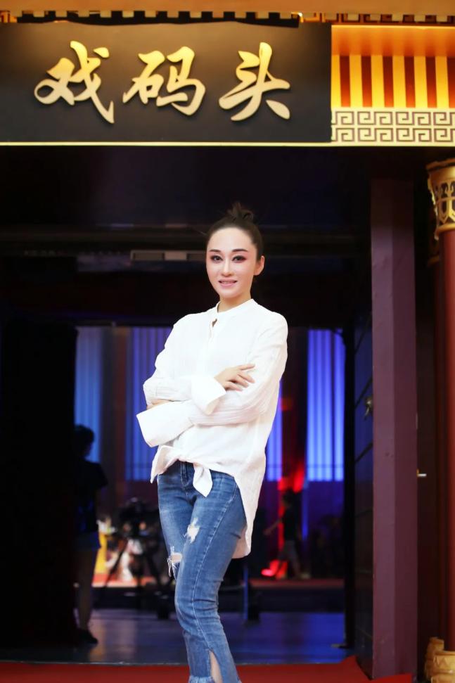 人物风采章益清一位多味花旦的变身记