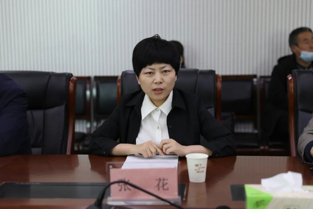 王松涛建言献策市纪委监委一室主任姚红卫建言献策座谈会前还向各界