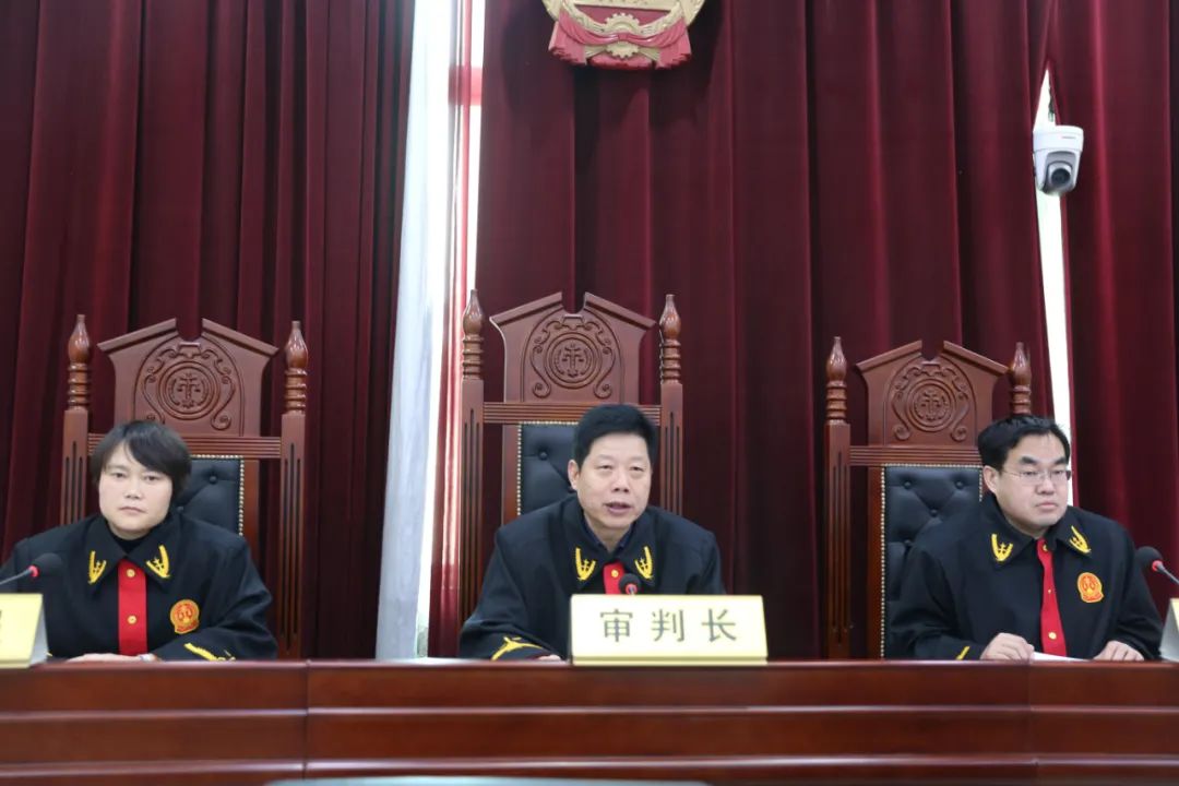 市中院李永强院长担任审判长主导庭审