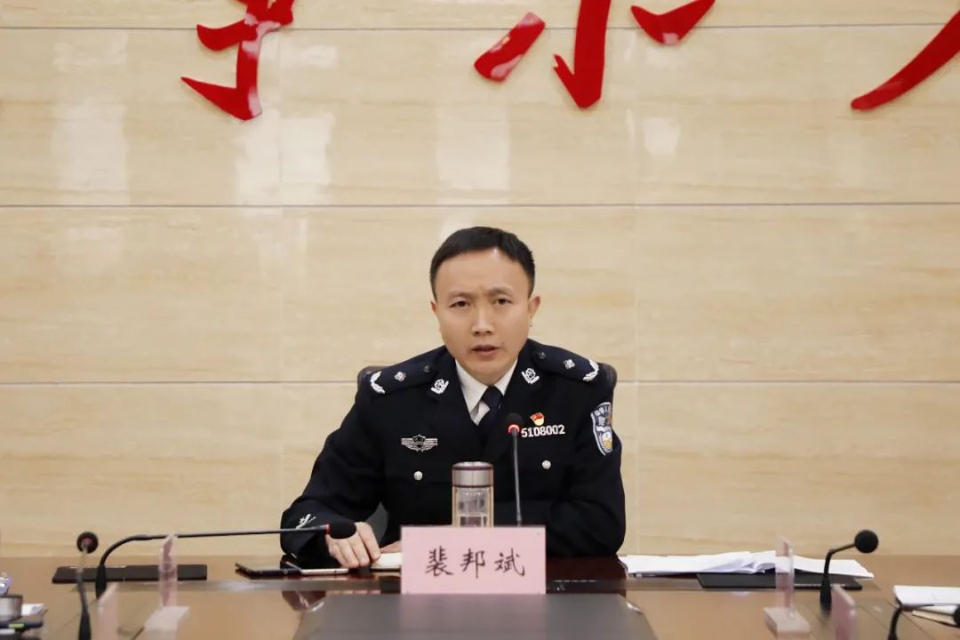 队伍教育整顿抓教育严整顿强队伍