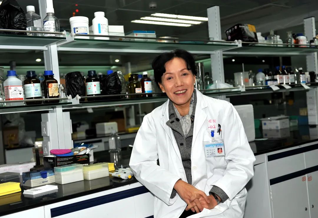 侯凡凡,全国三八红旗手标兵,中科院院士,发展中国家科学院院士,南方