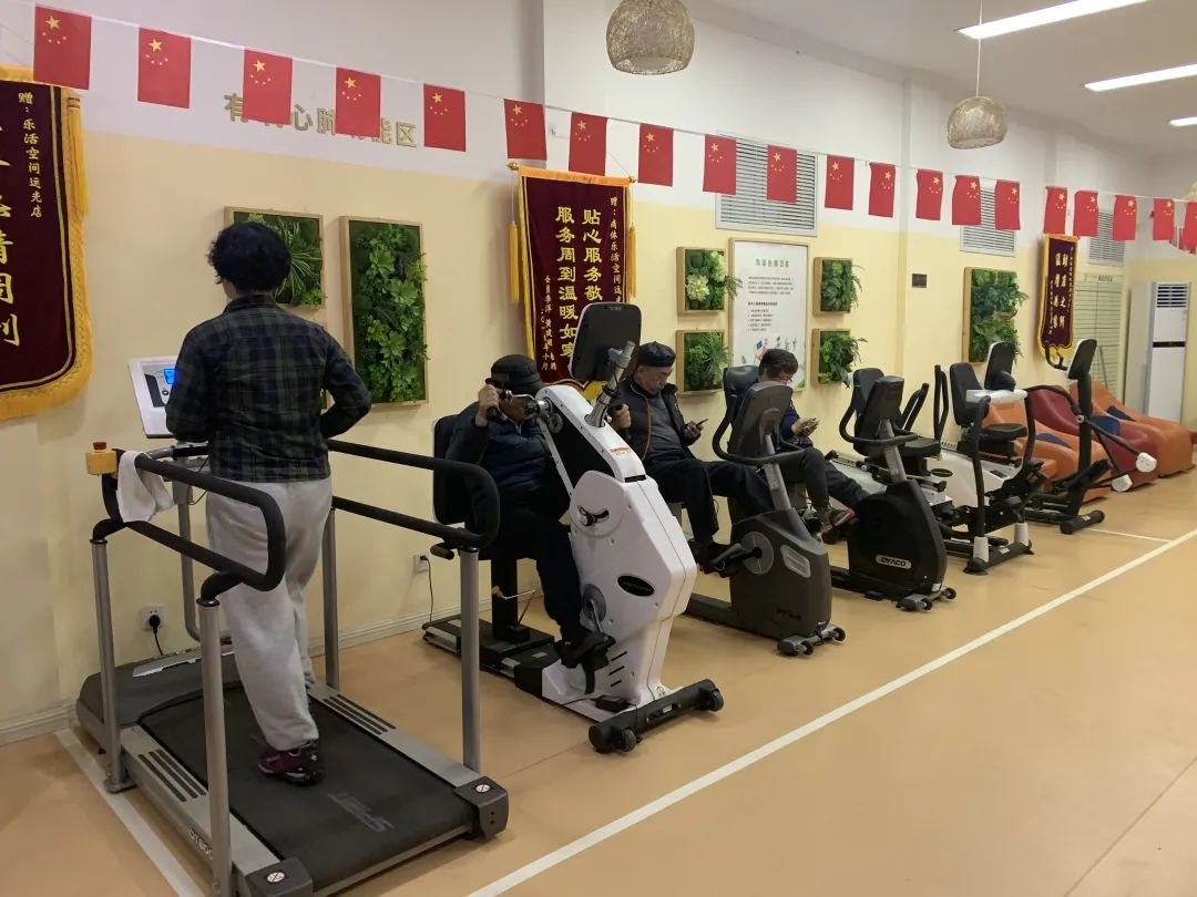 就是一个主要服务于社区老年人的"健身房"