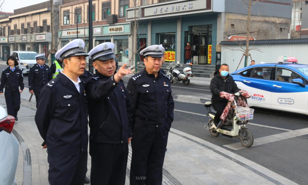 临汾市公安局交警支队党委书记曹国刚同志带领支队党委班子实地研判