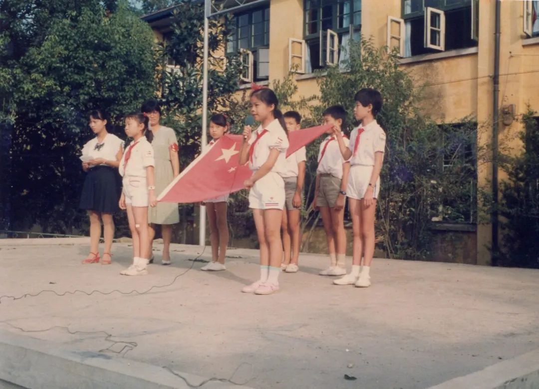 江川路小学60周年校庆在即,一批珍贵老照片流出,有你熟悉的身影吗?