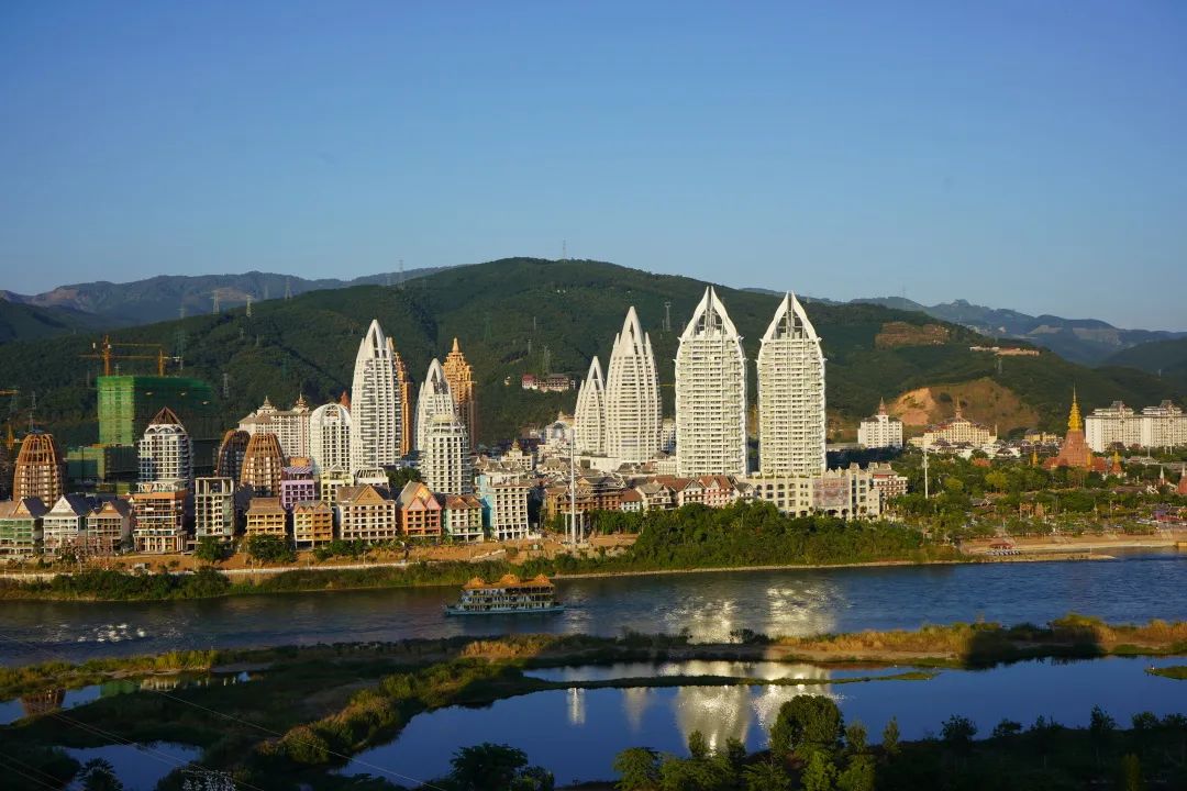 景洪市城市管理局加大日常巡查力度,宣传教育与惩戒罚款相结合,对特殊