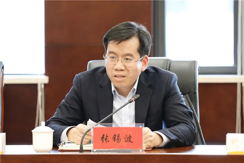 会上,宁波中院党组副书记,常务副院长沈海东向参会人员介绍了中央和省