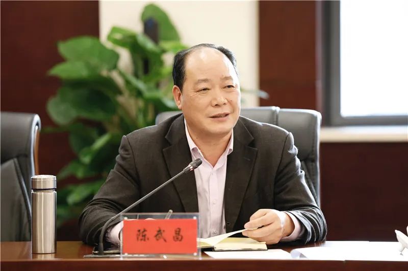 宁波市个体劳动者协会副会长,宁波电视台"娘舅大石头"栏目专职调解员