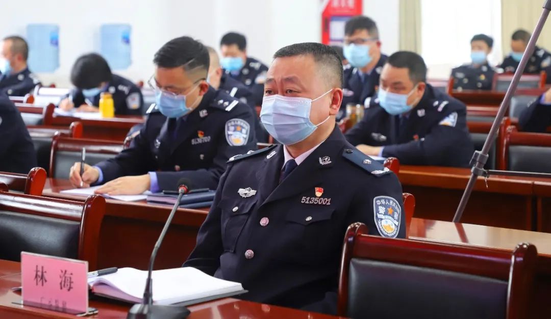 队伍教育整顿学习先进榜样弘扬英模精神广元监狱举办先进事迹宣讲会