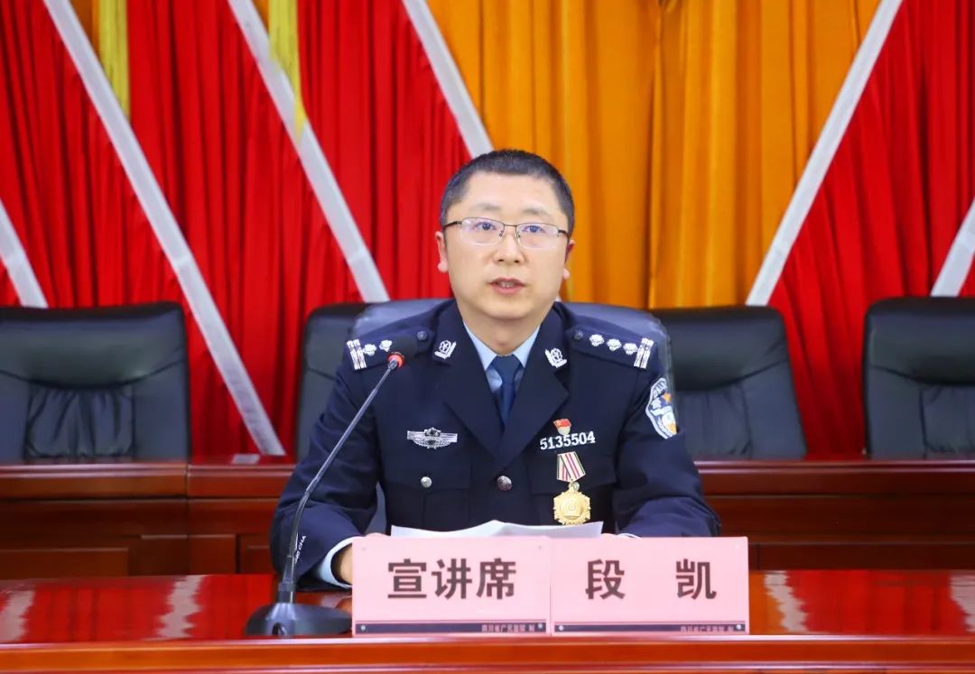 队伍教育整顿学习先进榜样弘扬英模精神广元监狱举办先进事迹宣讲会
