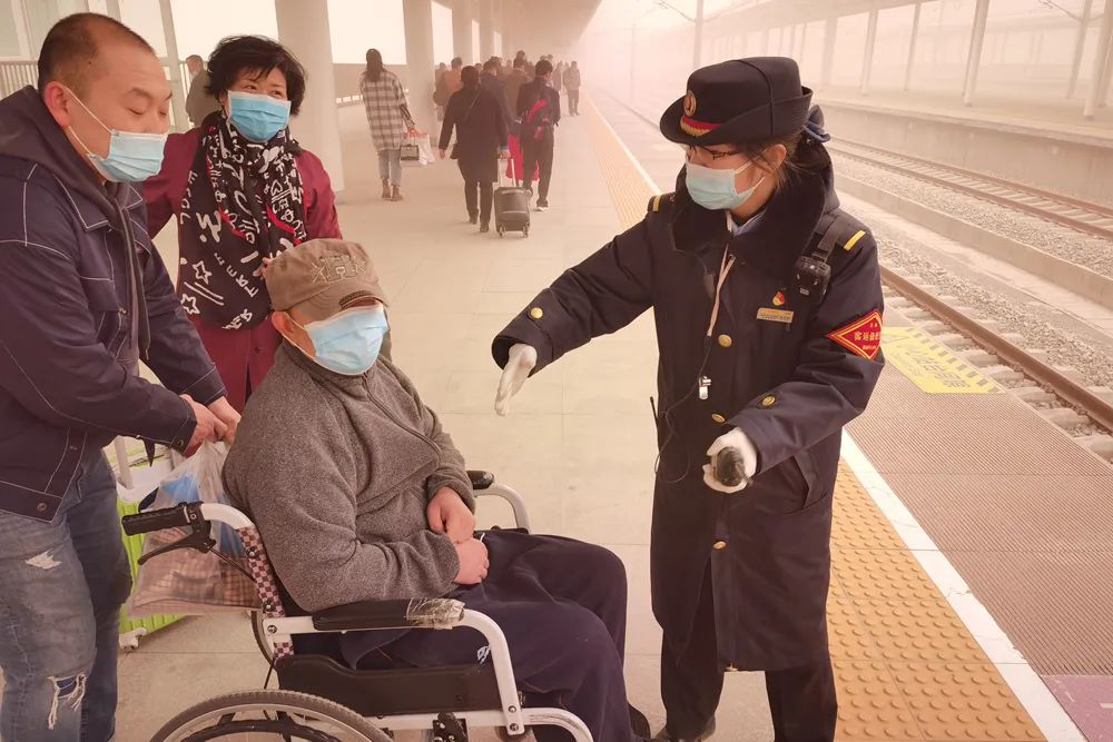 嘉峪關,武威南,蘭州車務段緊盯各車站接發列車,旅客組織,應急處置等