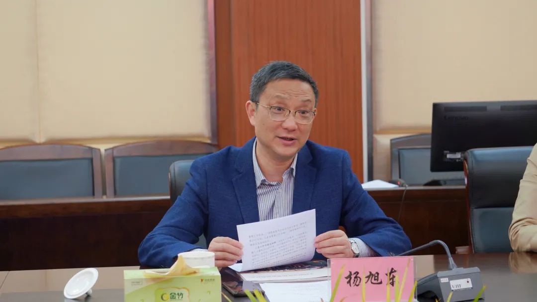 在杨旭东副院长的带领下,文耀全常务副院长一行先后参观了我院队伍