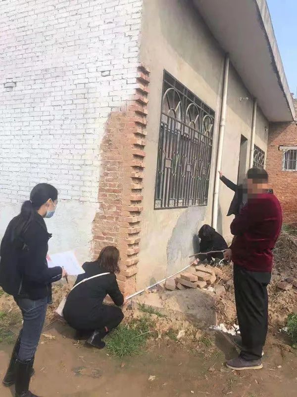 邻里之间起纠纷  法官调解促和谐