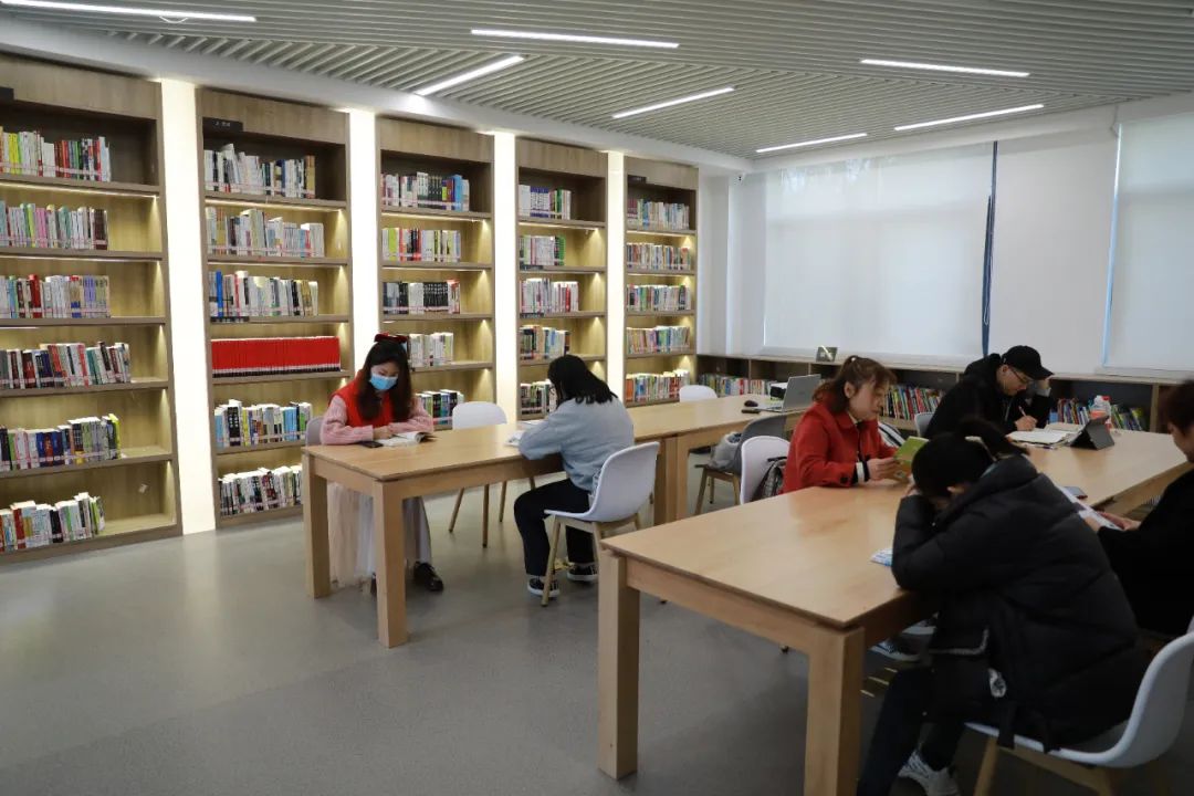 均实现了和开封市图书馆目前,该书房的所有图书第四座城市书房.