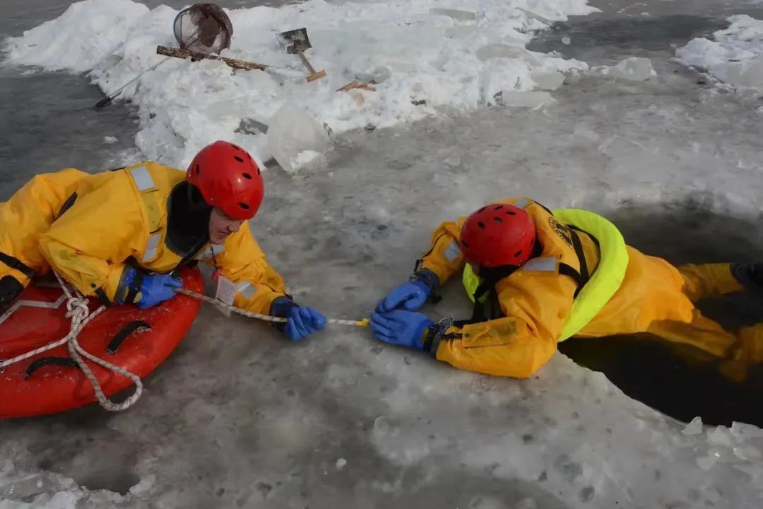 四平支队开展冰面救援训练演练