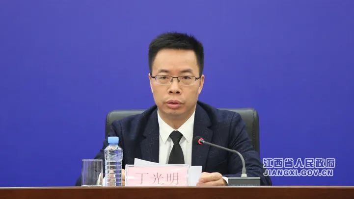 省交通运输厅党委委员,副厅长丁光明(文颖 摄)丁光明:清明小长假期间