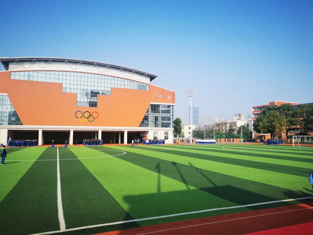 天心学子的暖暖微笑春景美妙的不仅是校园的花草雅礼外国语学校营造了