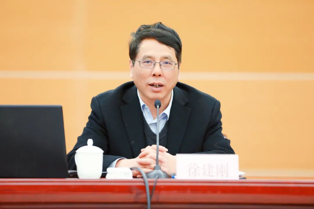 副校长徐建刚应邀作专题辅导报告《深刻铭记党百年奋斗的光辉历程》