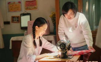出道即巔峰，52億票房封神之作，賈玲何以如此成功？